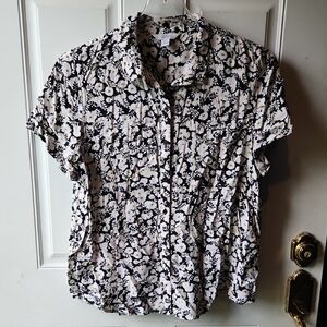 Croft & Barrow Floral Black and White Button-Up Short Sleeved Shirt Size XXL